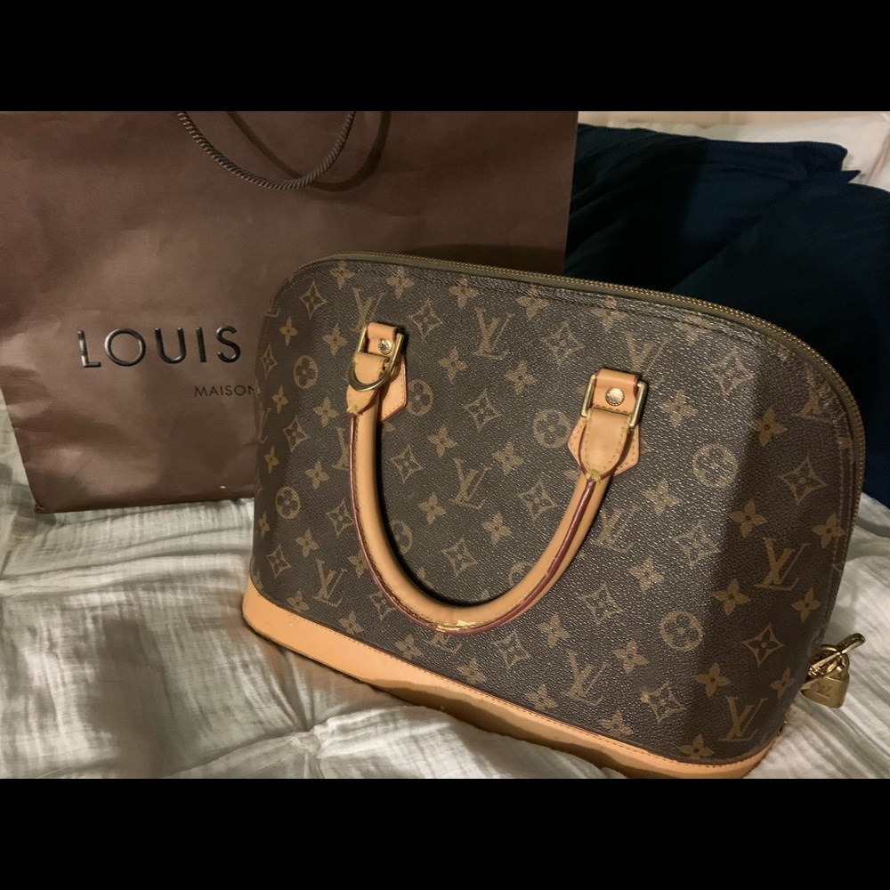 LV Louis Vuitton Purse! Loved!